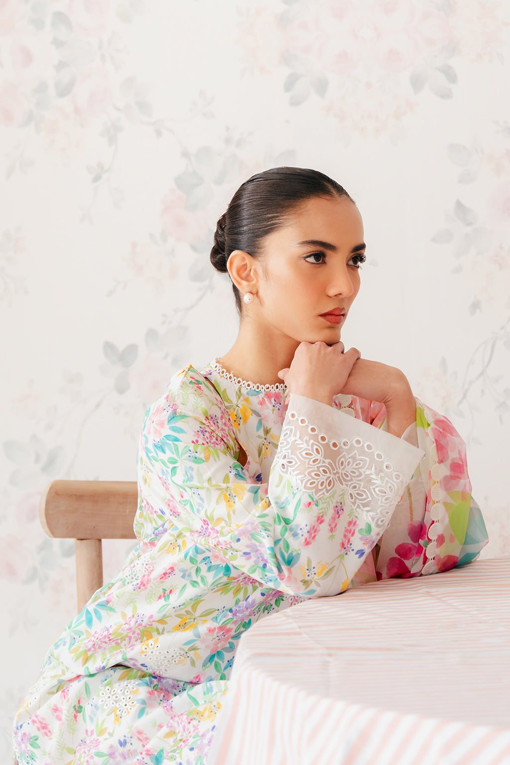 Afrozeh Vanilla embroidered lawn suit, photo 6