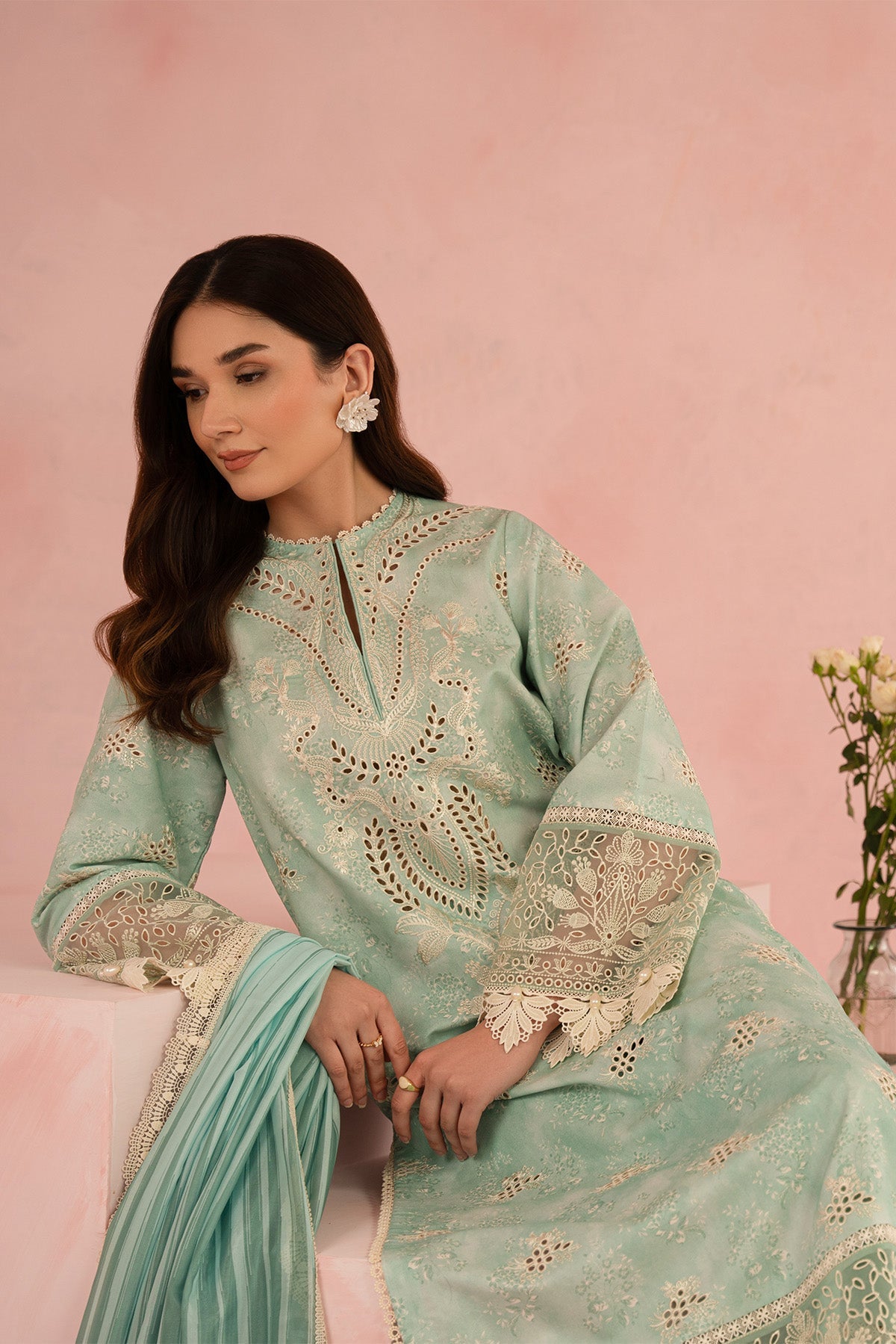 Afrozeh Leonora apple green embroidered lawn suit, photo 3