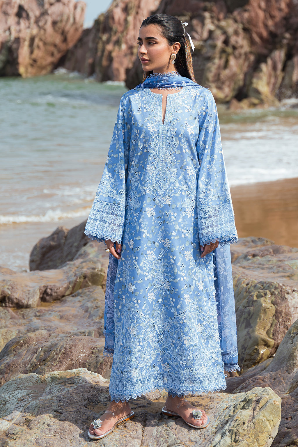 Afrozeh Zale embroidered lawn suit, photo 3