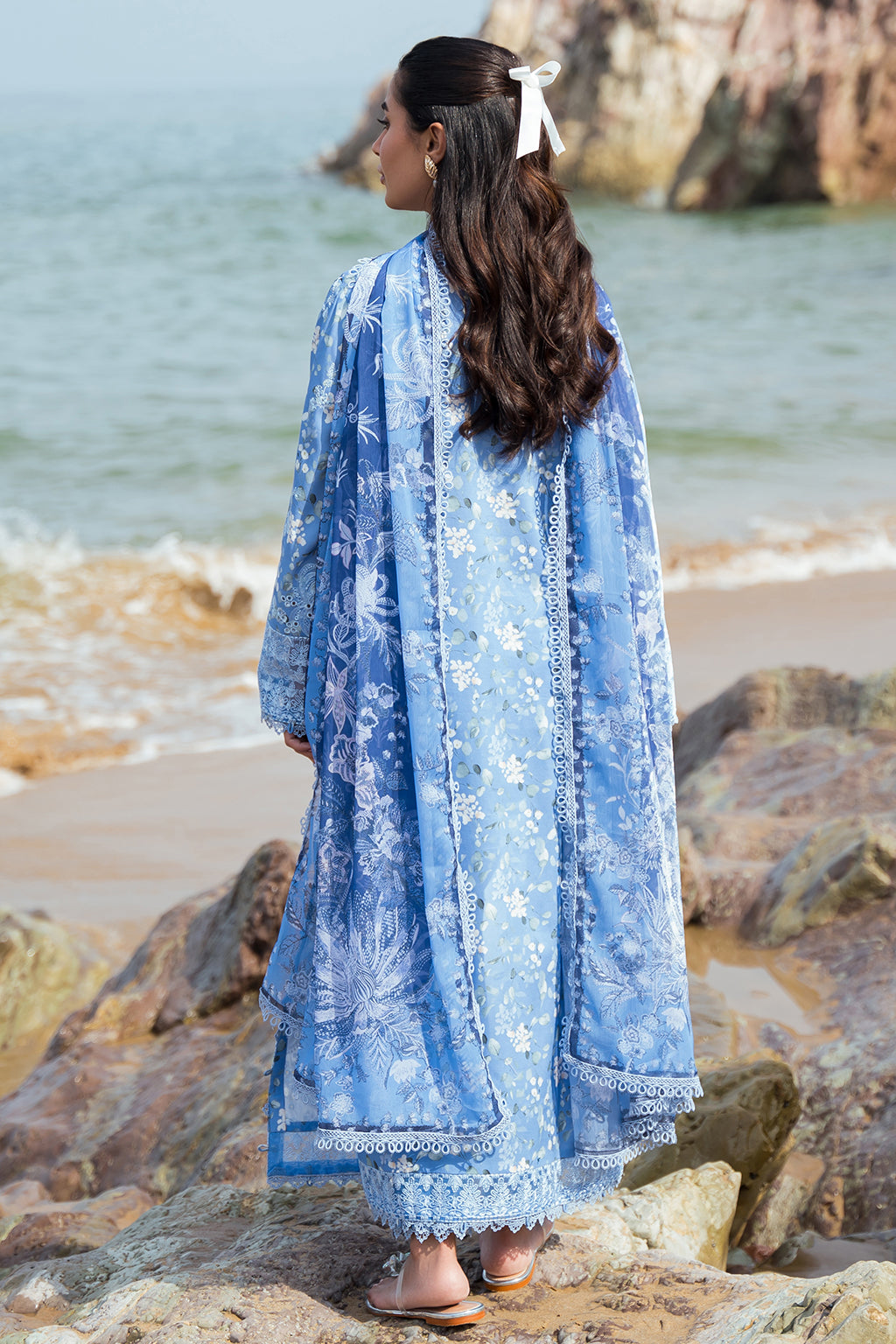 Afrozeh Zale embroidered lawn suit, photo 2