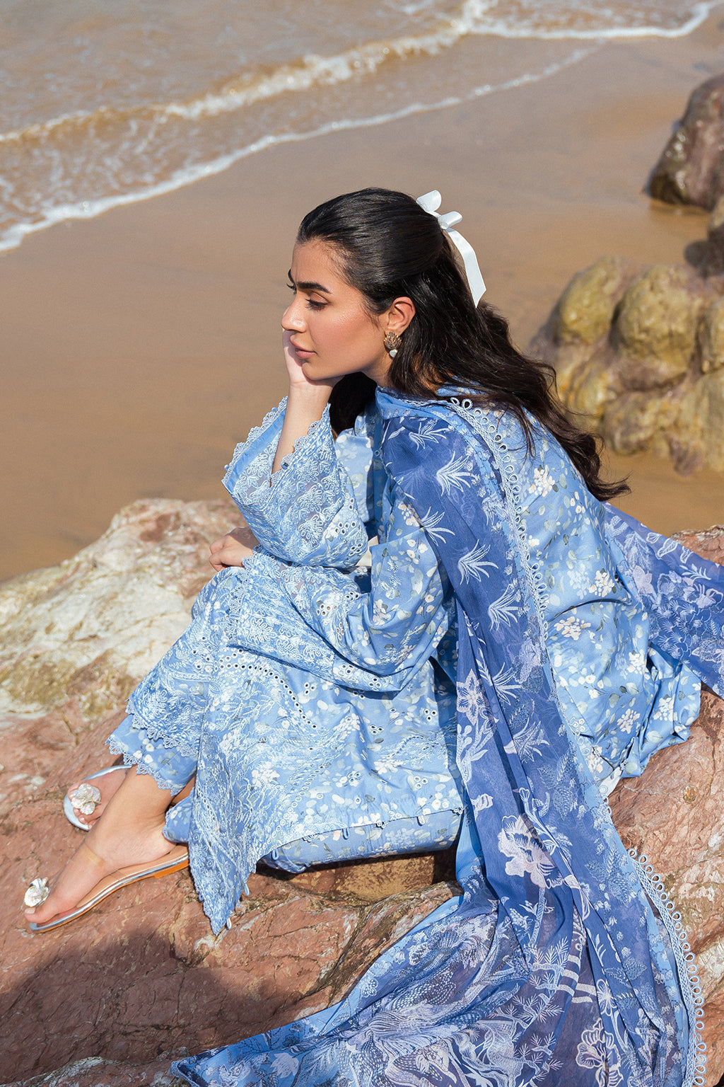 Afrozeh Zale embroidered lawn suit, photo 5