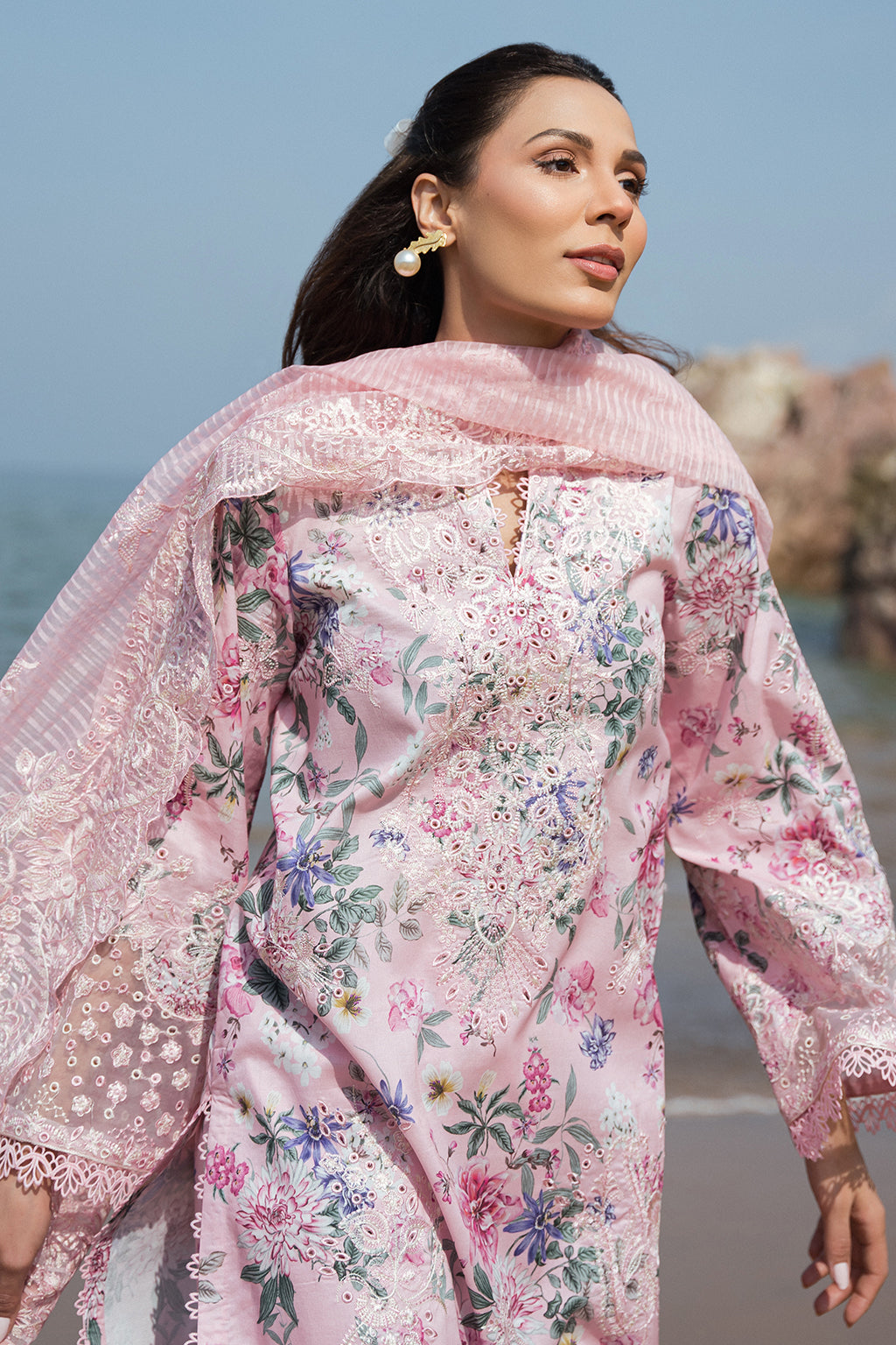 Afrozeh Lily embroidered lawn suit, photo 3