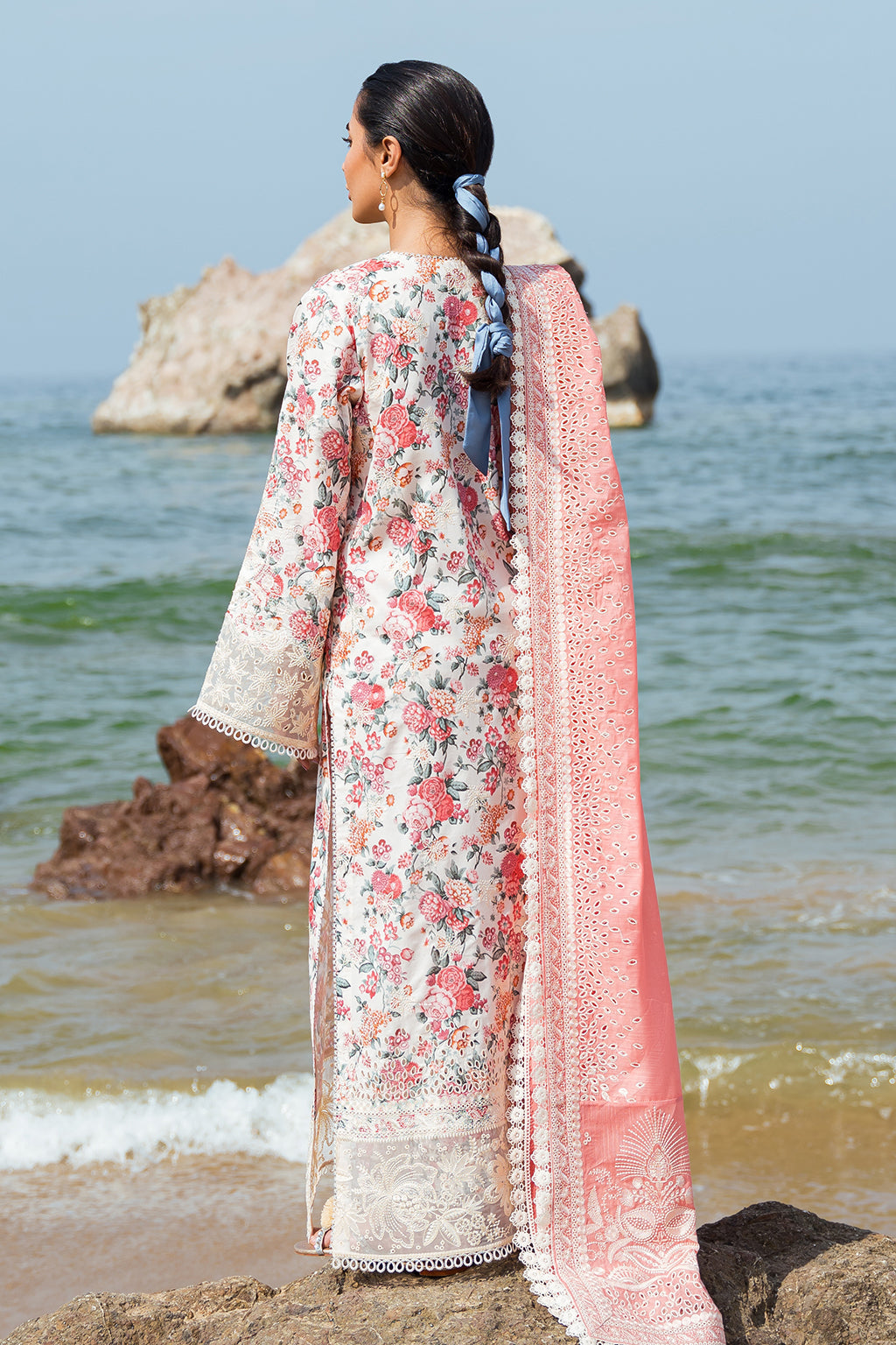 Afrozeh Gardenia embroidered lawn suit, photo 2