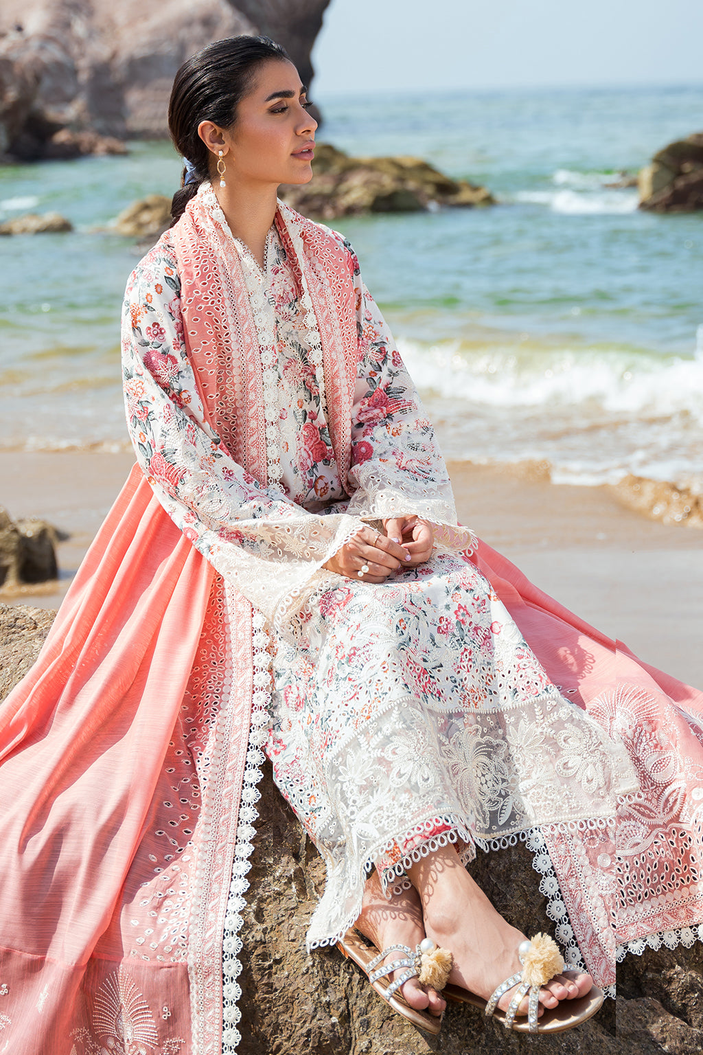 Afrozeh Gardenia embroidered lawn suit, photo 5