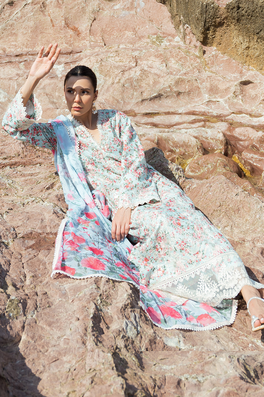 Afrozeh Topaz embroidered lawn suit, photo 3