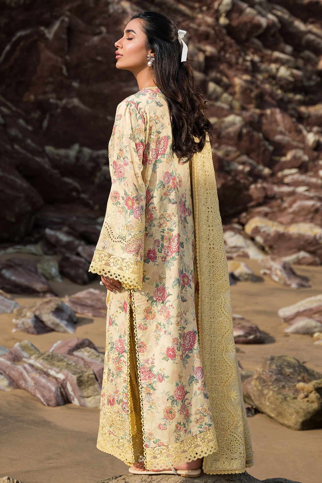 Afrozeh Aspen embroidered lawn suit, photo 2