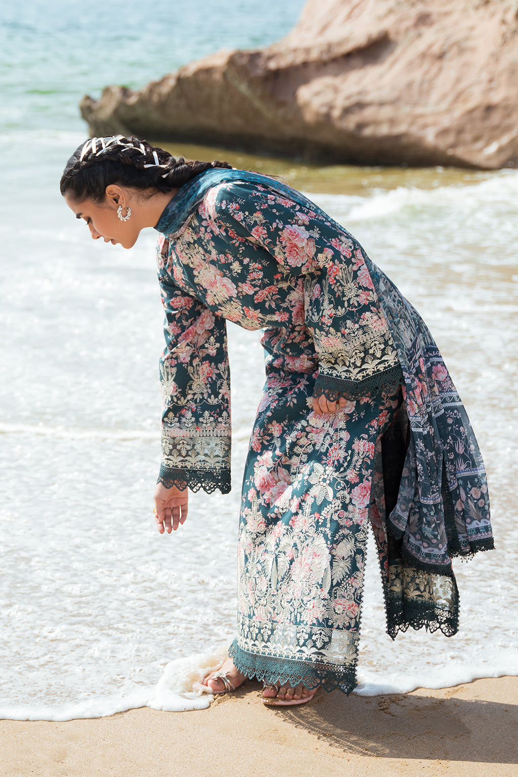 Afrozeh Clover embroidered lawn suit, photo 3