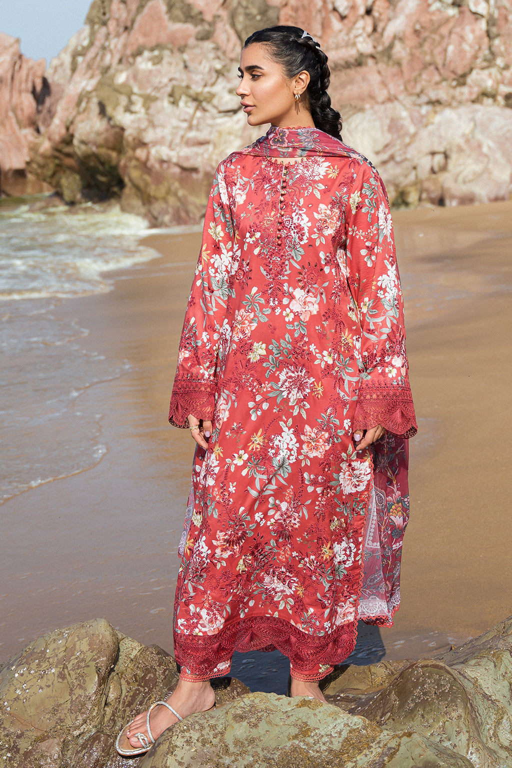 Afrozeh Scarley embroidered lawn suit