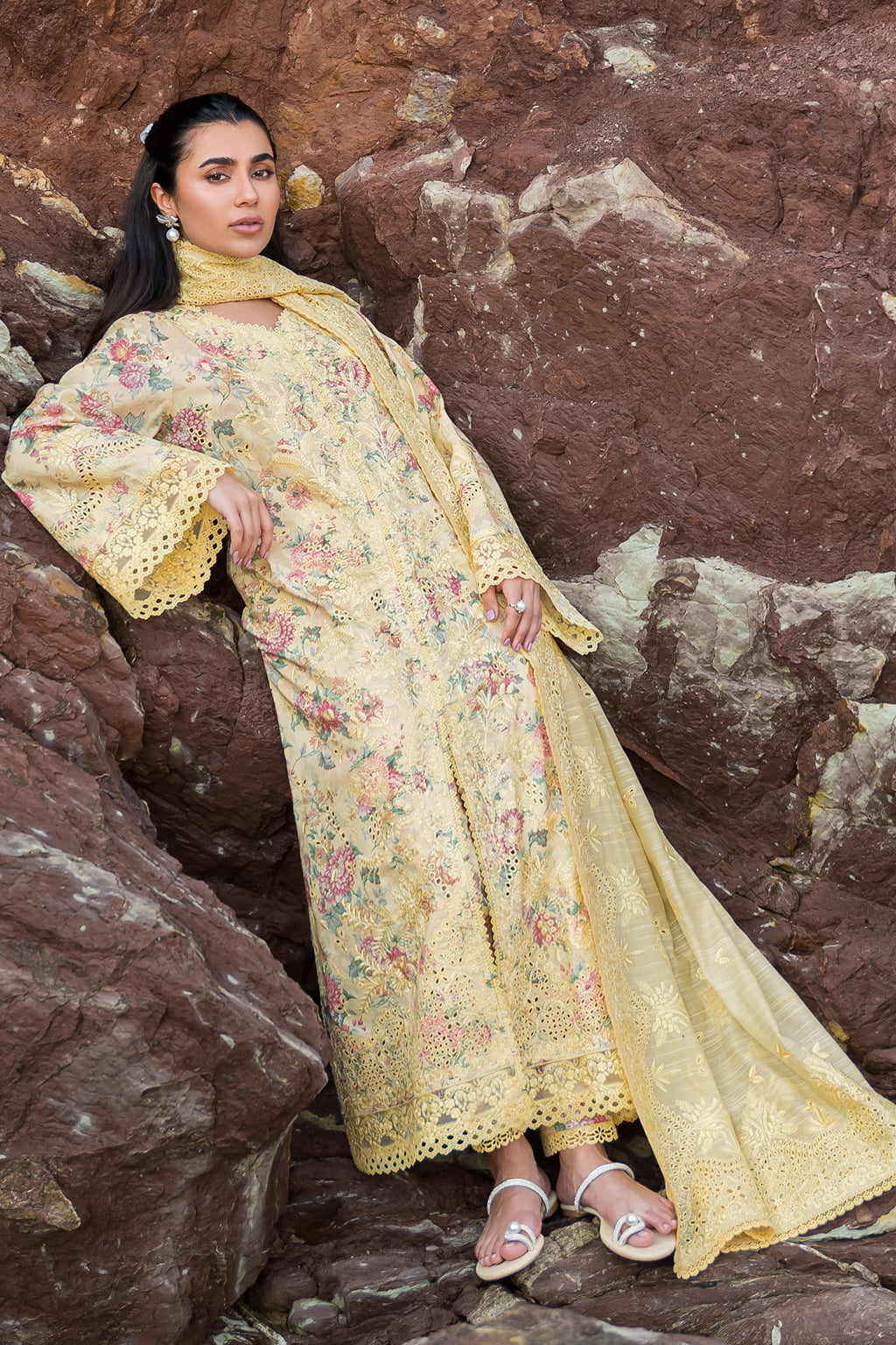 Afrozeh Aspen embroidered lawn suit, photo 4