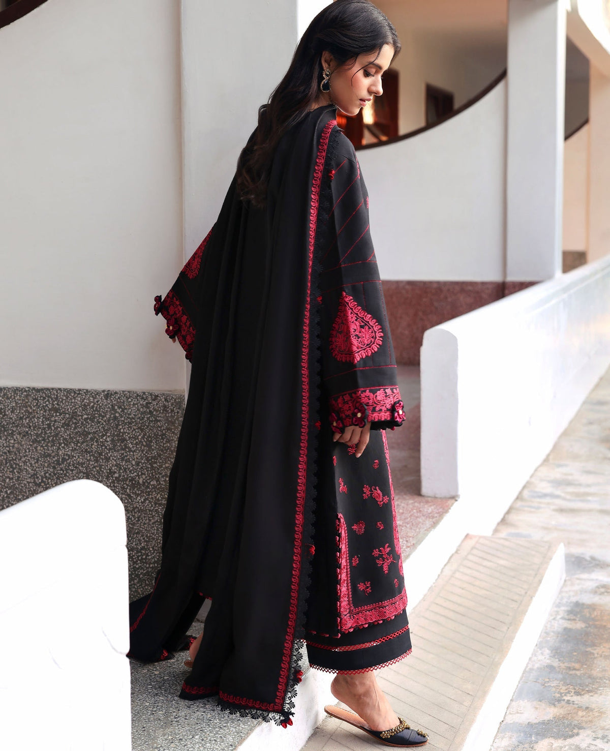 Republic Womenswear | Amaris Luxury Shawl 25 | Almira, image 2
