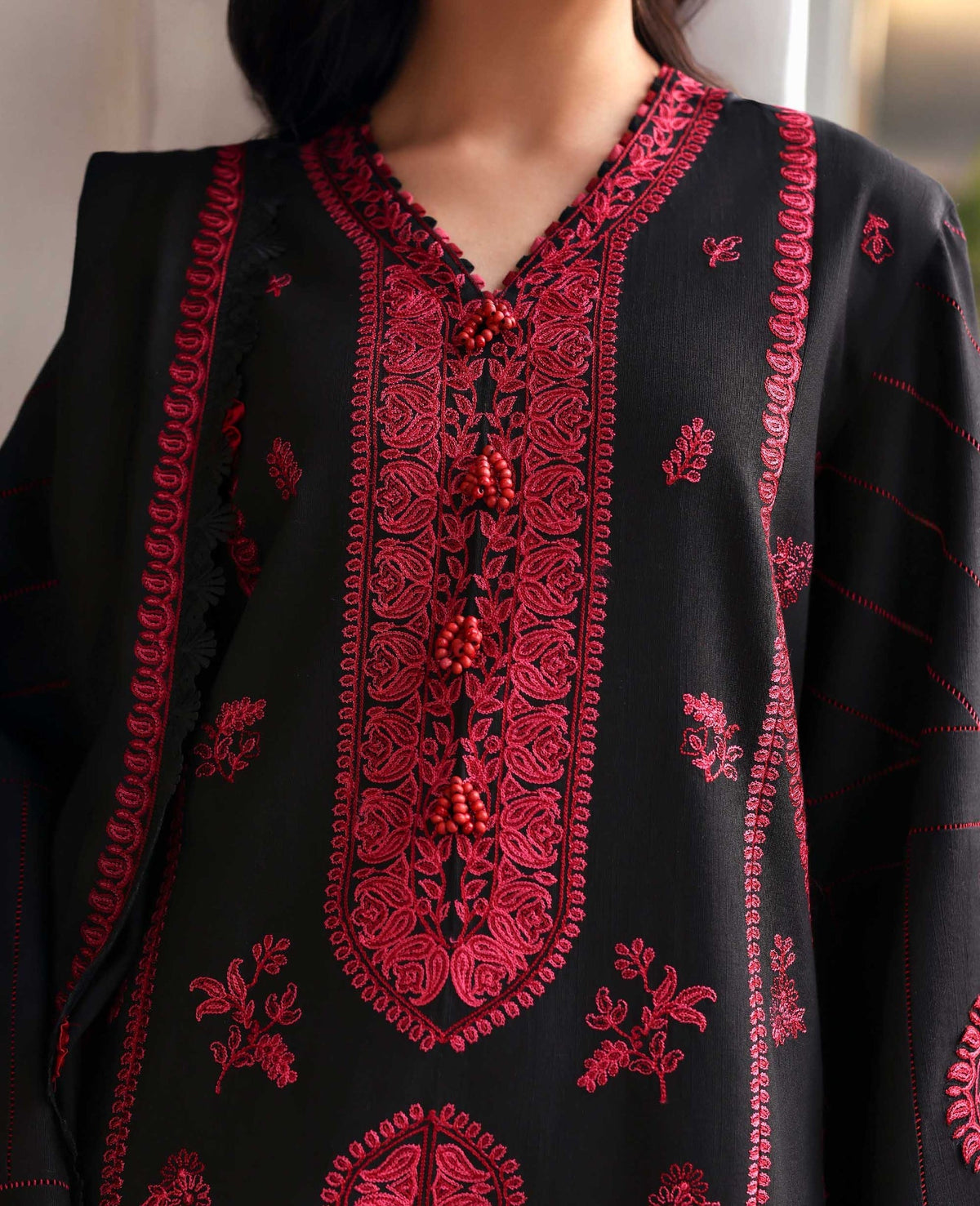 Republic Womenswear | Amaris Luxury Shawl 25 | Almira, image 3