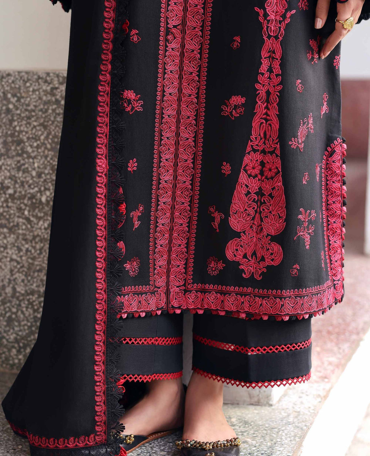 Republic Womenswear | Amaris Luxury Shawl 25 | Almira, image 5
