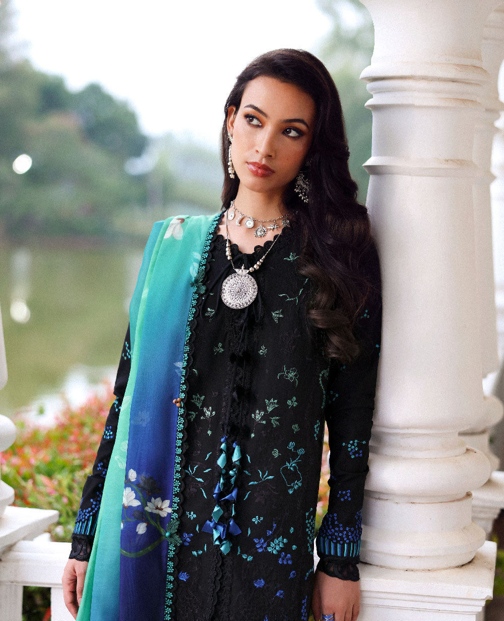 Republic Womenswear | Lilas Lawn 26 | Arisa, image 3