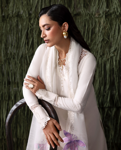Republic Womenswear | Basics Pret | White Swan