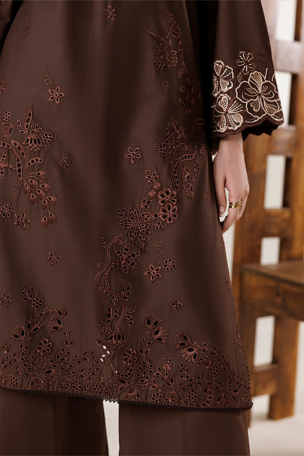Azure | Chic Essentials |Brown Sugar, image 5