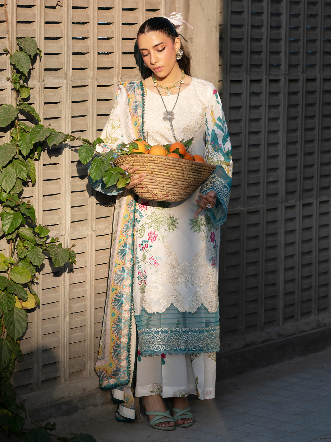 Mahnur | Broadway Luxury Lawn 26 | BW - 004, image 4