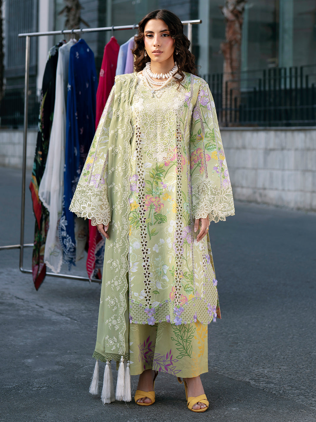 Mahnur | Broadway Luxury Lawn 26 | BW - 005