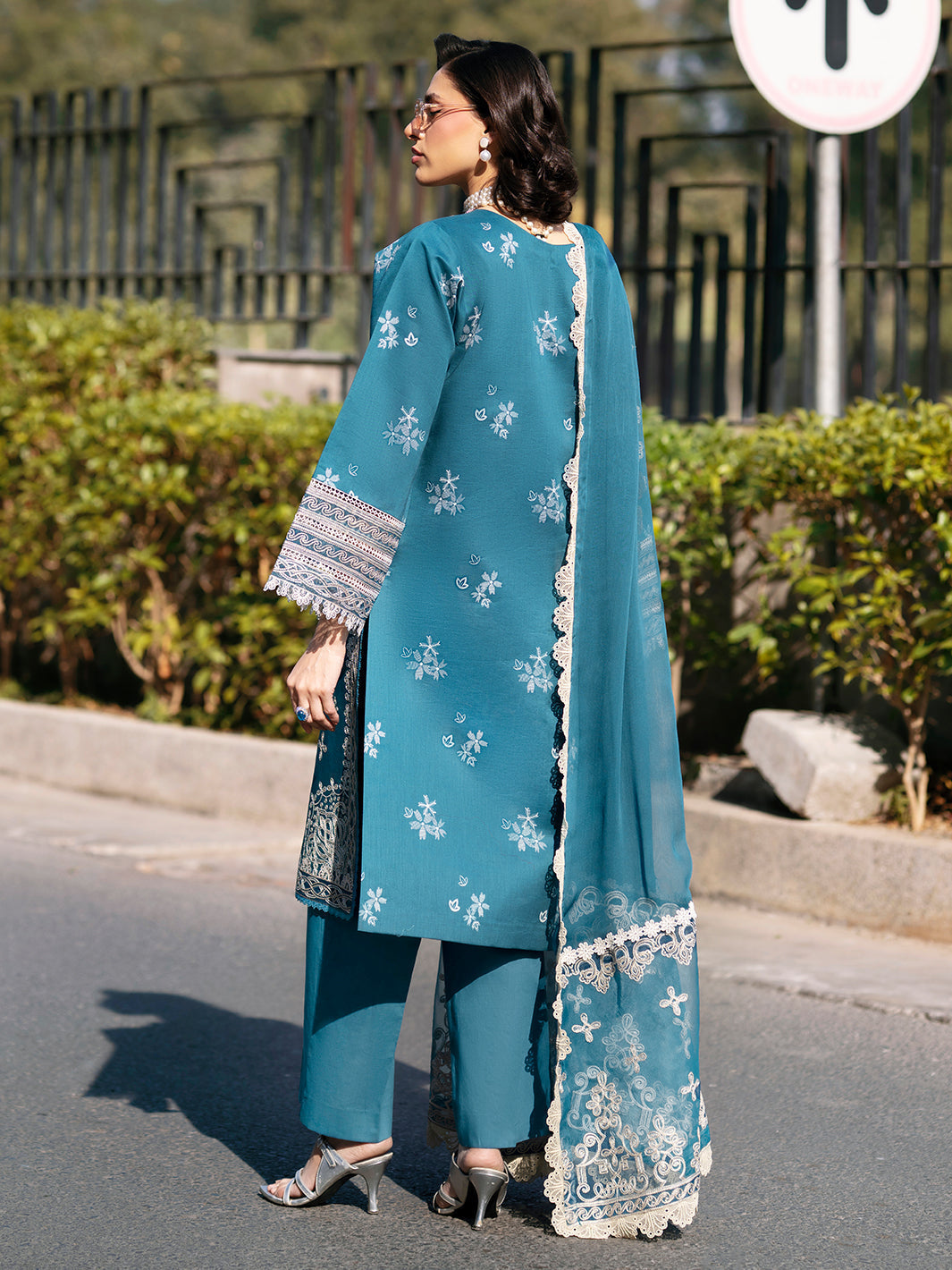 Mahnur | Broadway Luxury Lawn 26 | BW - 010, image 2