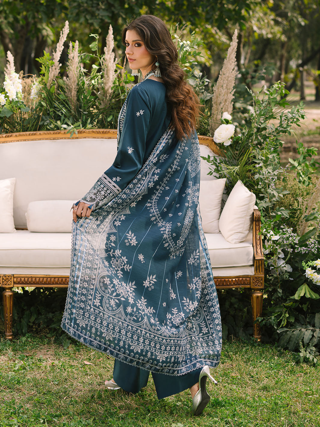 Mahnur | Dahlia Luxury Lawn 25 | Bella -  Mahnur Ladies Clothes - Original Designer Dress - House of Maryam