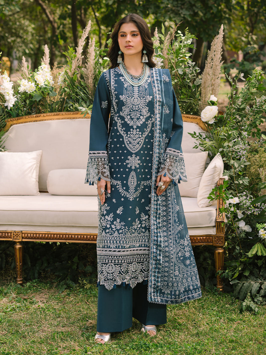 Mahnur | Dahlia Luxury Lawn 25 | Bella -  Mahnur Ladies Clothes - Original Designer Dress - House of Maryam