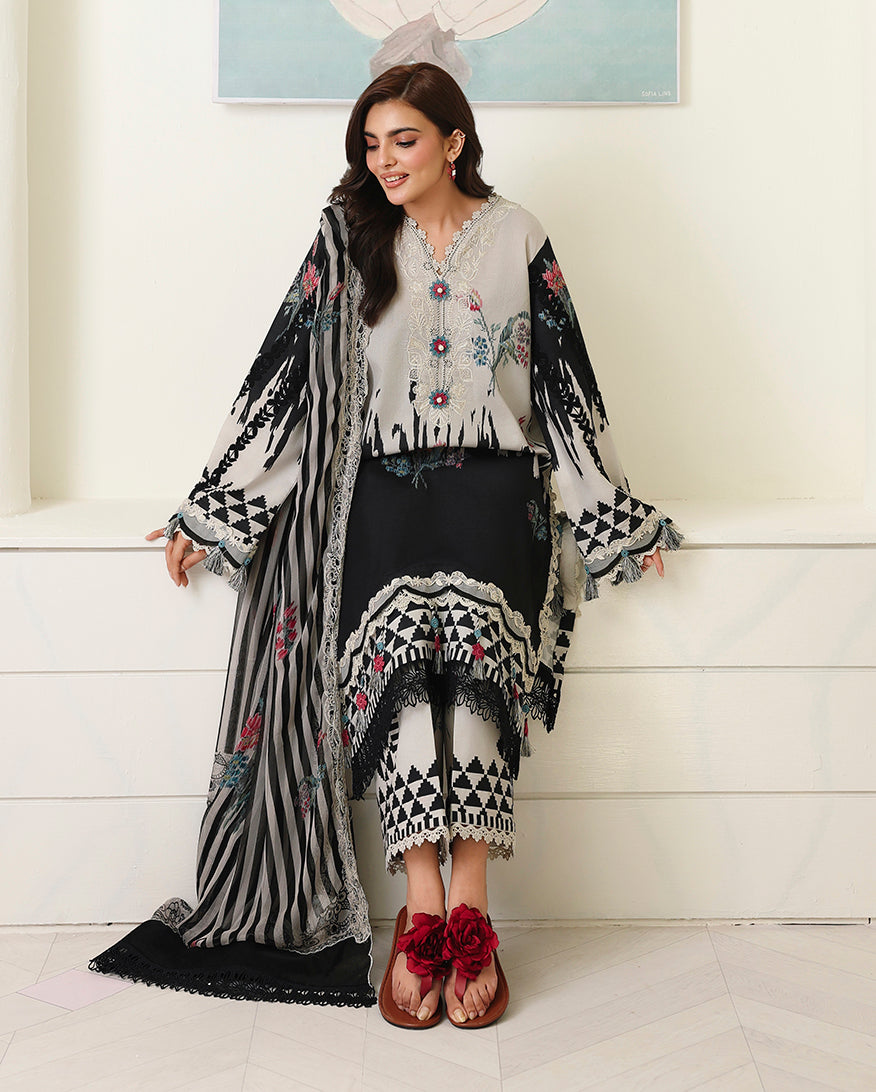 Roheenaz | Petals in Print | Black Petals-3