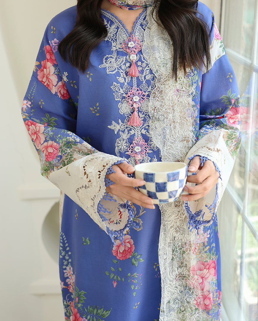 Roheenaz | Petals in Print | Bloom Portrait, image 3