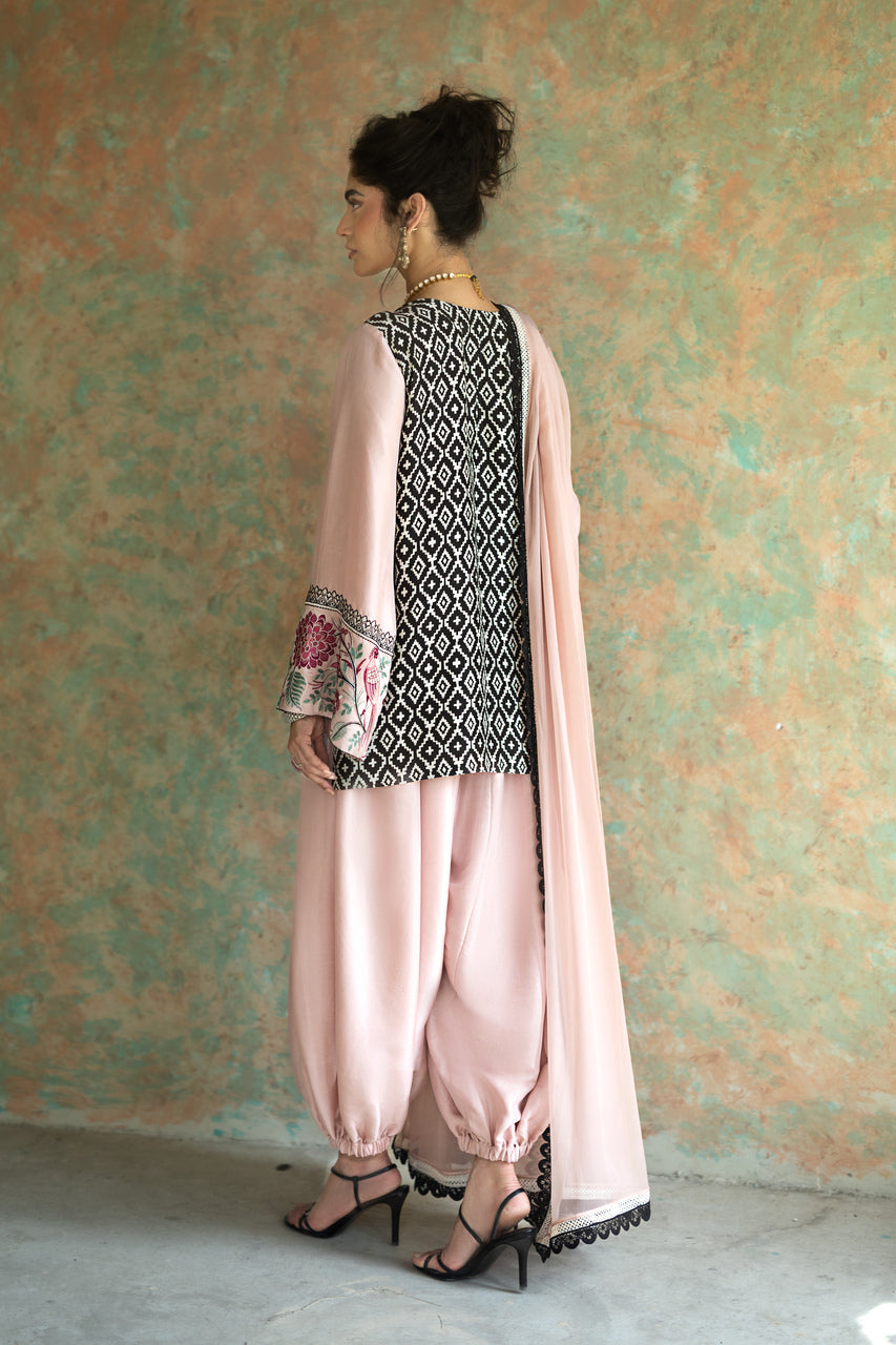 Zainab Chottani | Summer Edition 26 | Blush Serenade Balloon, image 2