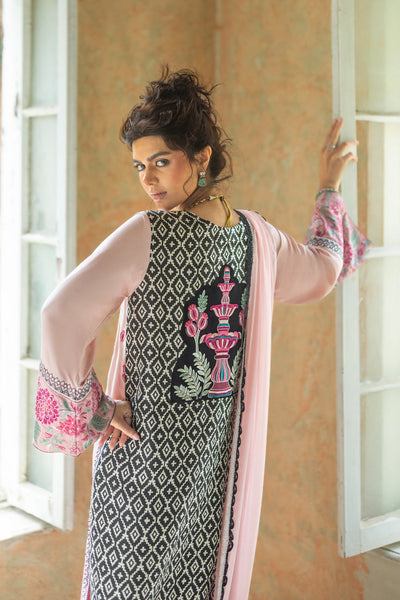 Zainab Chottani | Summer Edition 26 | Blush Serenade Kaftan