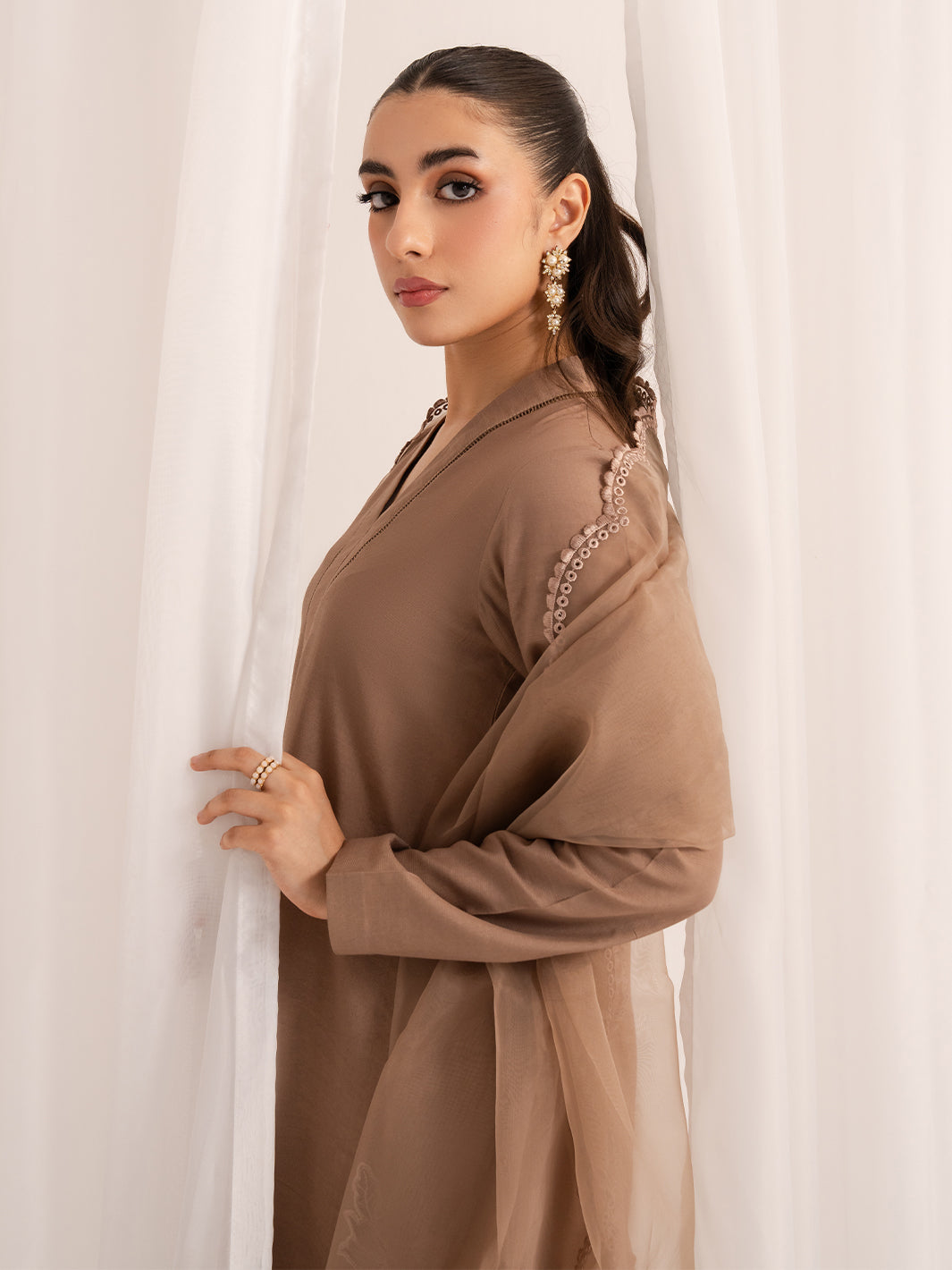 Izel | The Silk Chapter | Caramel, image 3