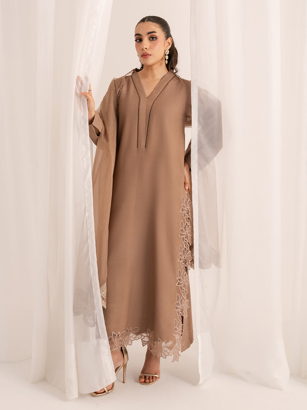 Izel | The Silk Chapter | Caramel