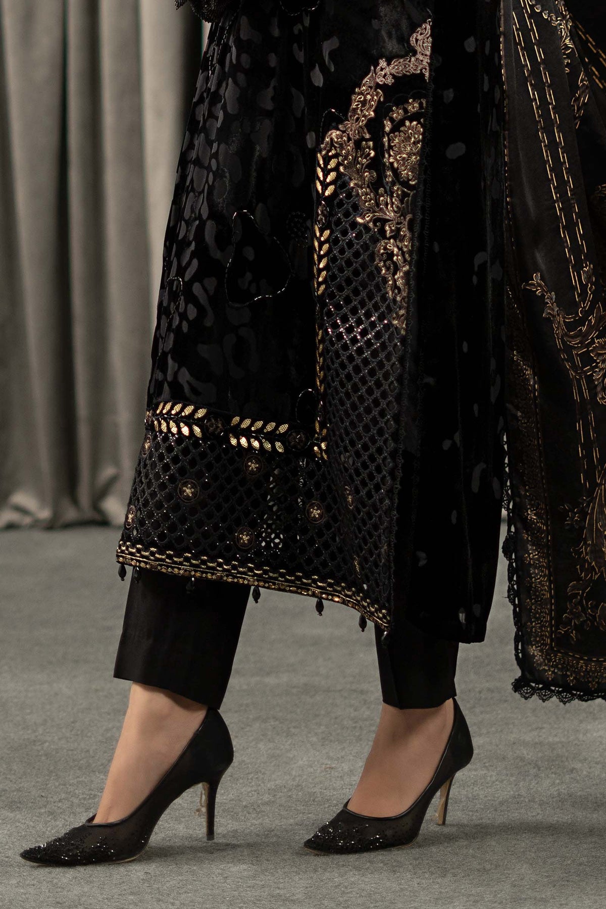Maria B | Winter Luxe Pret 25 | WLS-1301-Black and Gold, image 8
