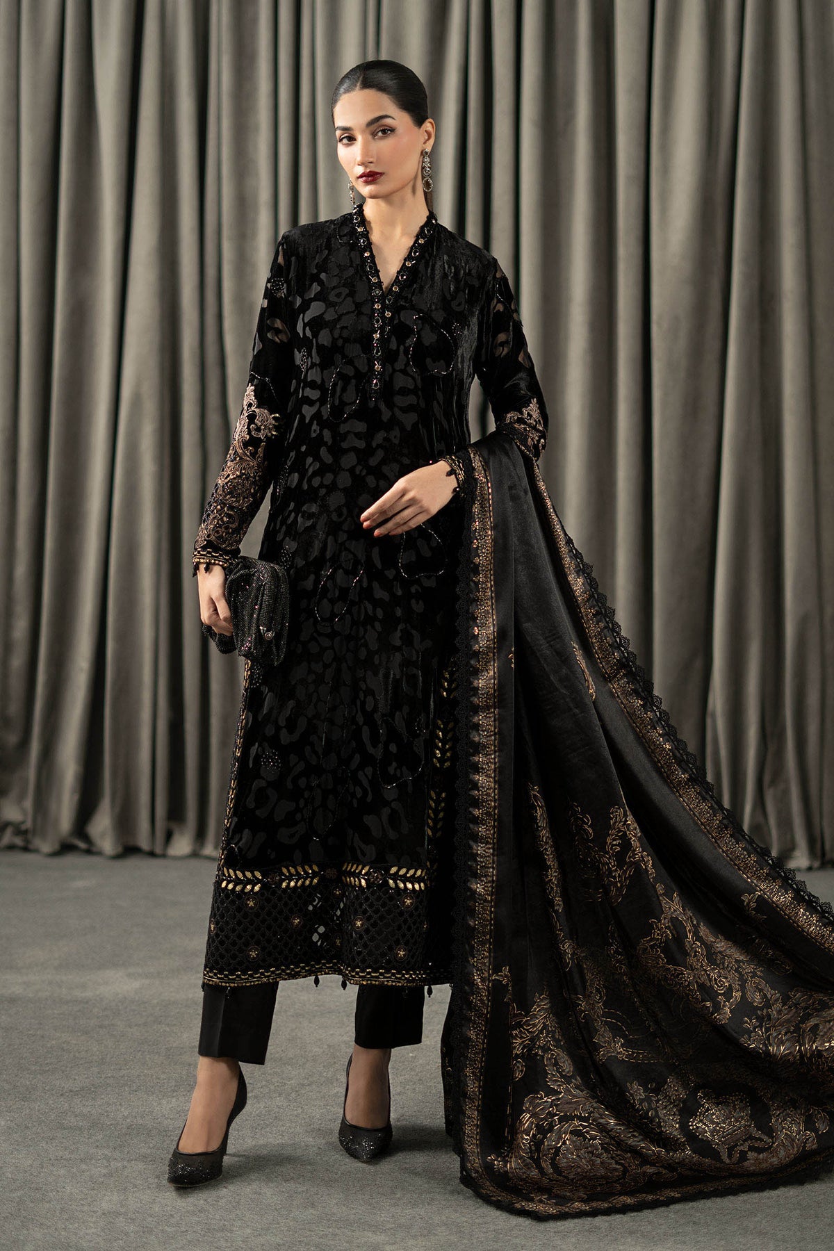 Maria B | Winter Luxe Pret 25 | WLS-1301-Black and Gold, image 3