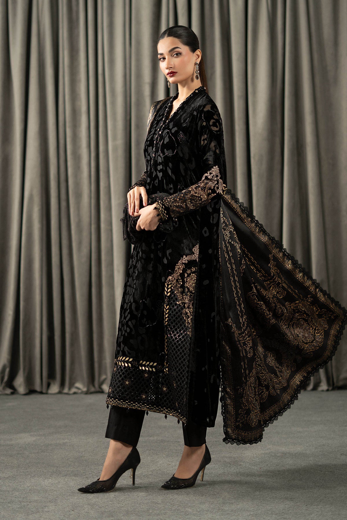 Maria B | Winter Luxe Pret 25 | WLS-1301-Black and Gold, image 4