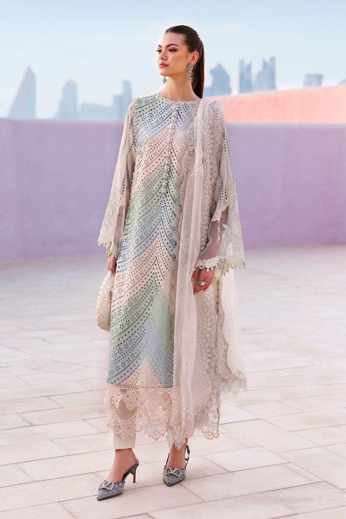 Maria B | Lawn 26 | D-2612-A, image 4