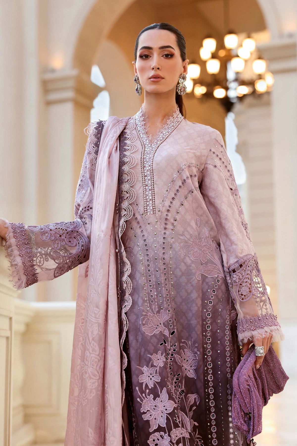 Maria B | Lawn 26 | D-2601-B, image 3