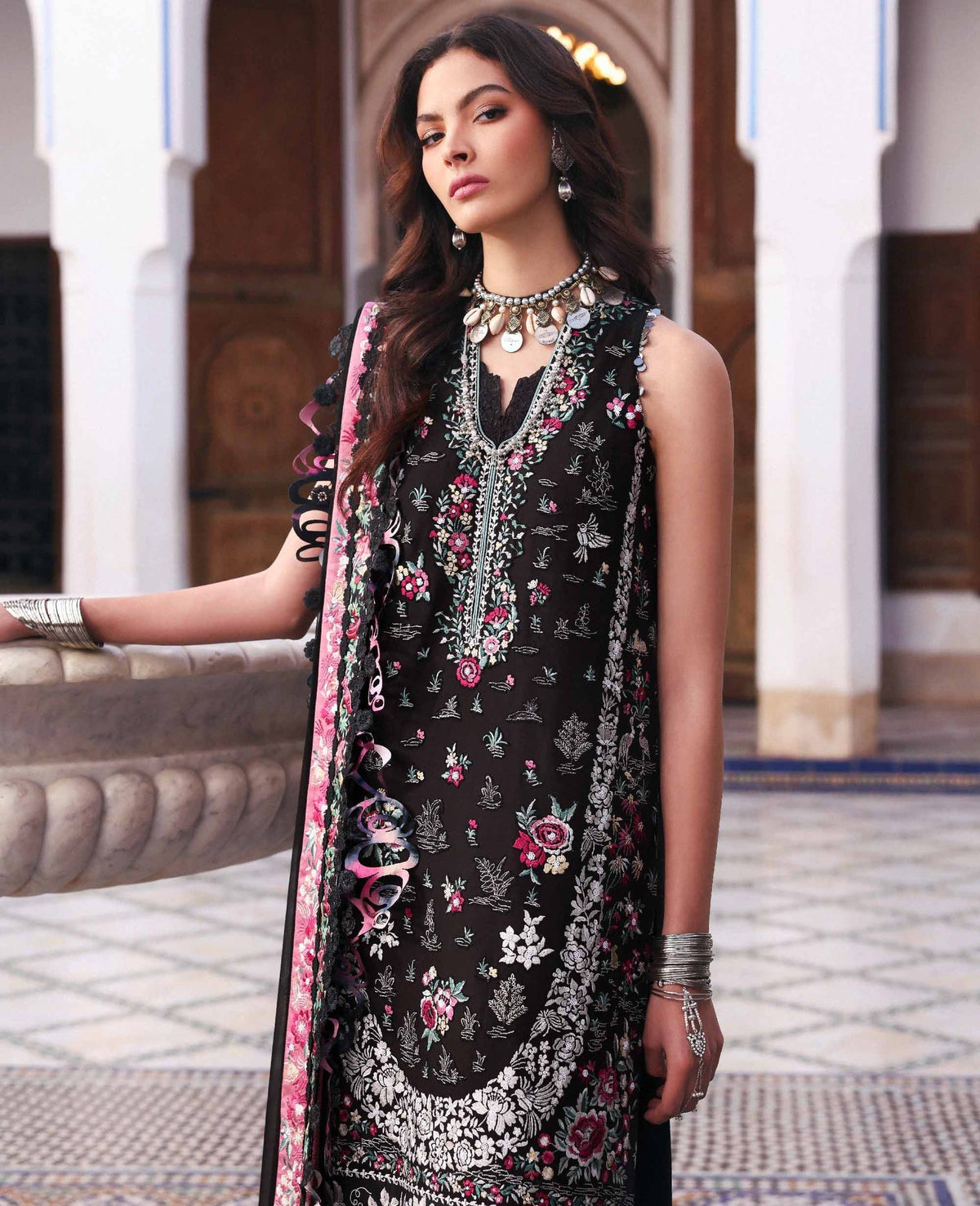 Republic Womenswear | Reine Luxury Lawn 26 | Elia, image 4