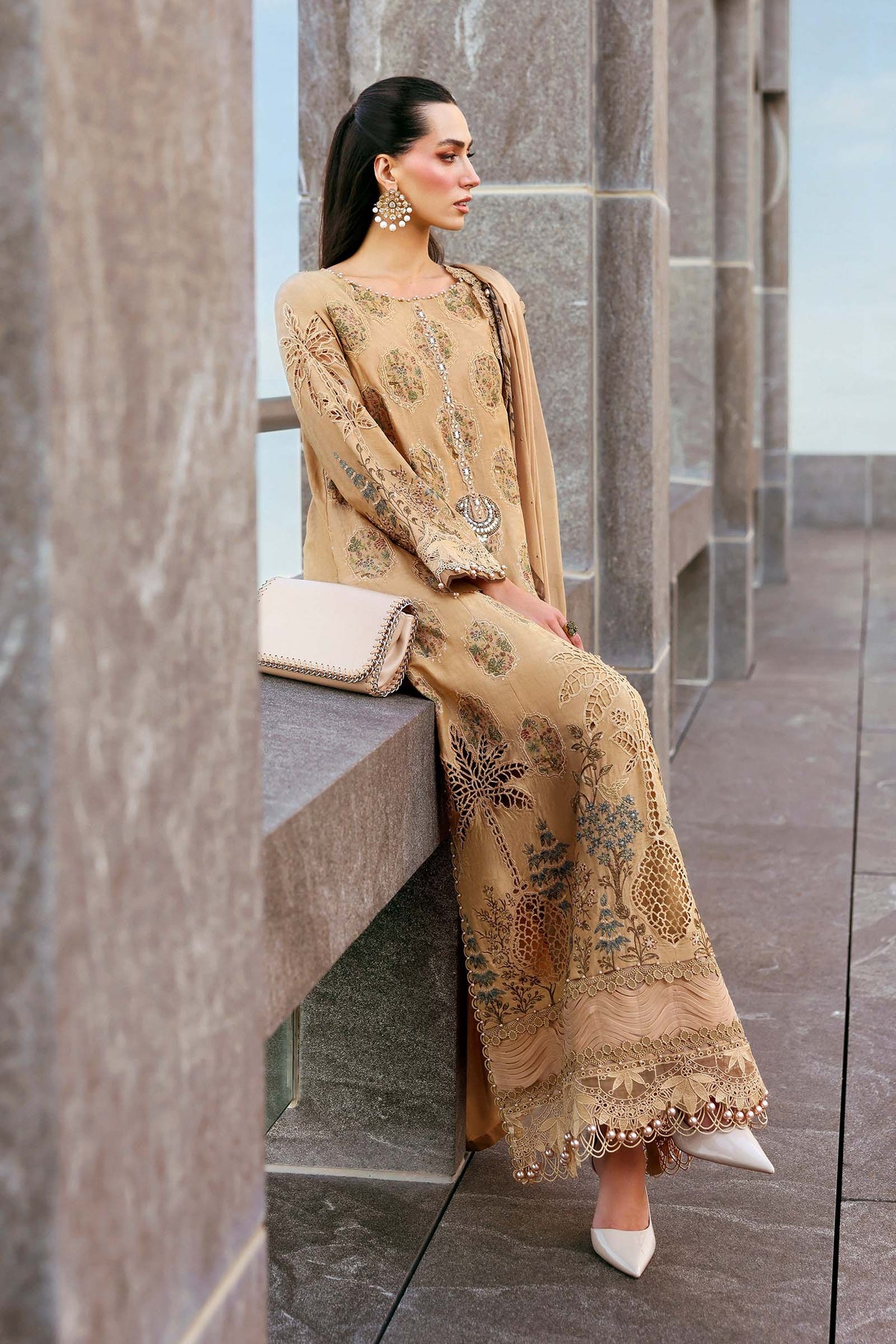 Maria B | Lawn 26 | D-2605-A, image 5