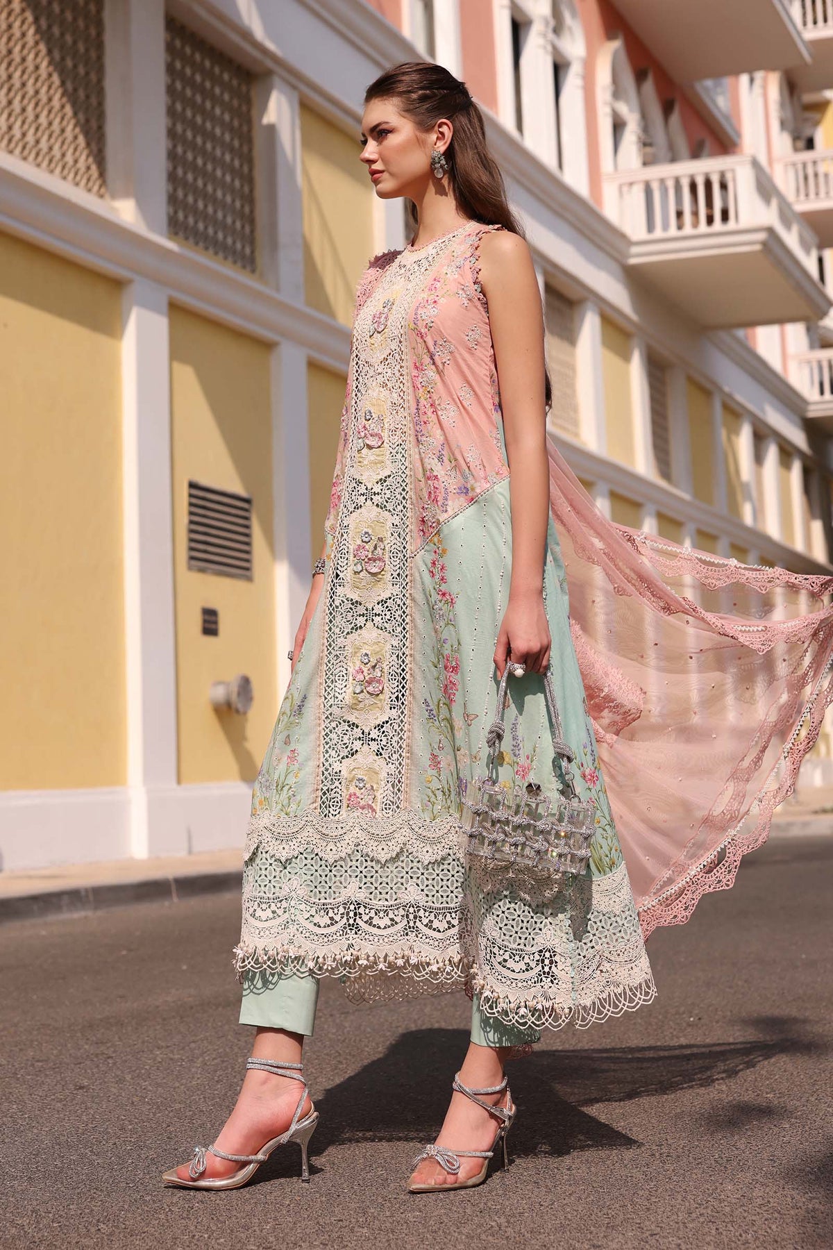 Maria B | Lawn 26 | D-2606-A, image 2