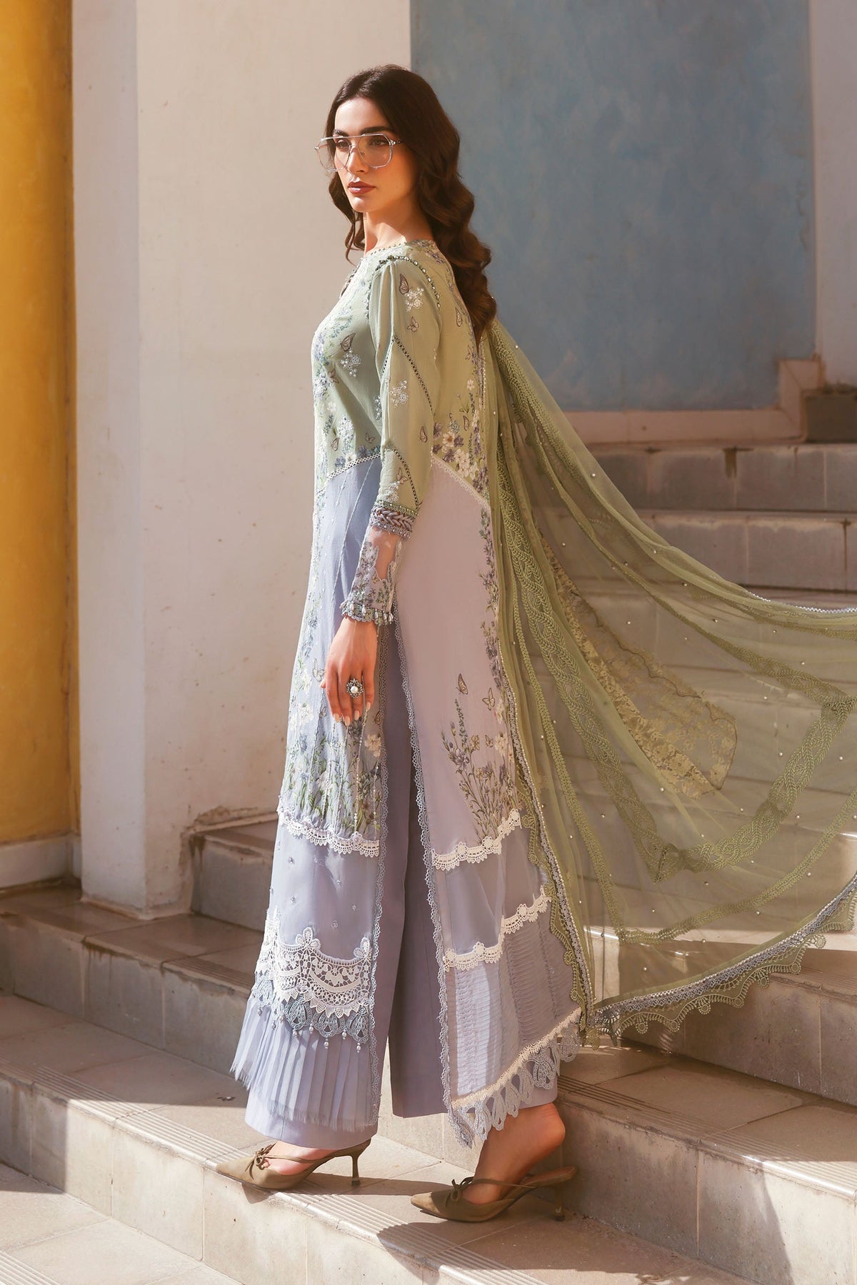 Maria B | Lawn 26 | D-2606-B, image 2