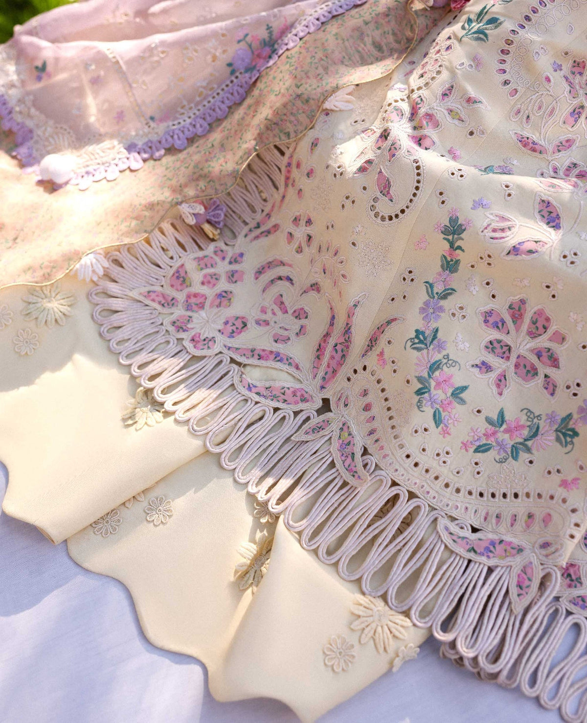 Republic Womenswear | Reine Luxury Lawn 26 | Lumi, image 5