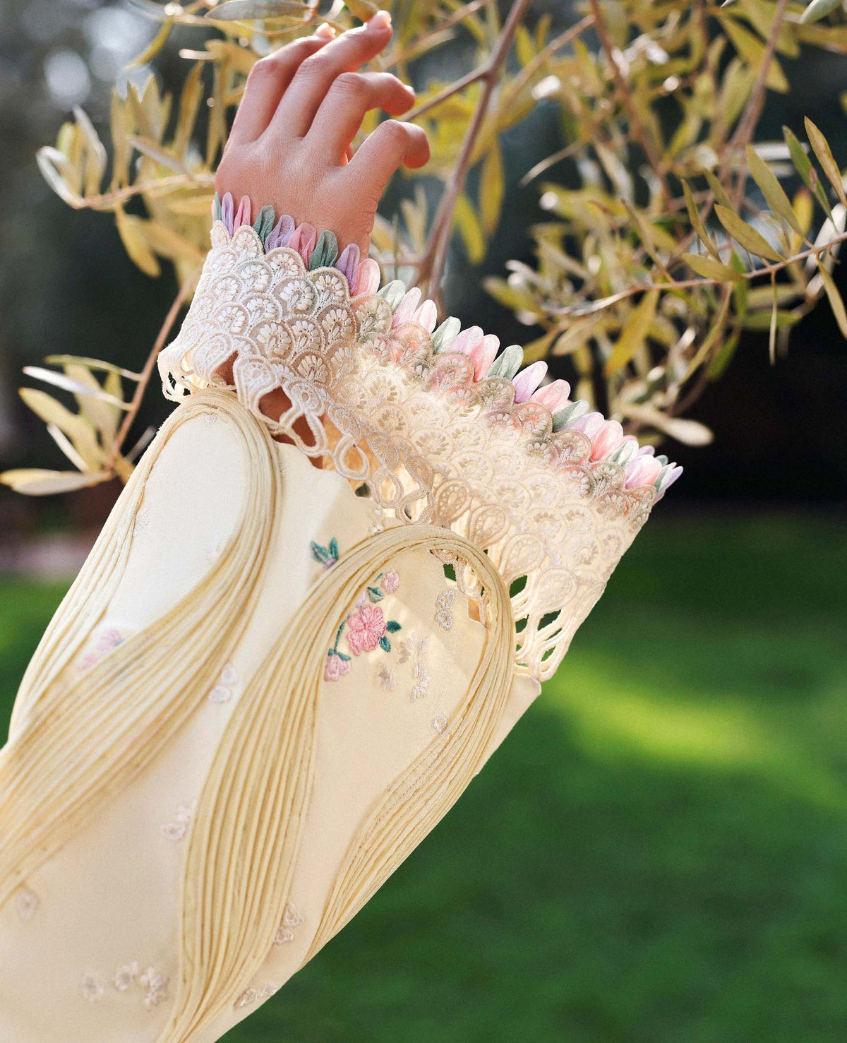Republic Womenswear | Reine Luxury Lawn 26 | Lumi, image 3