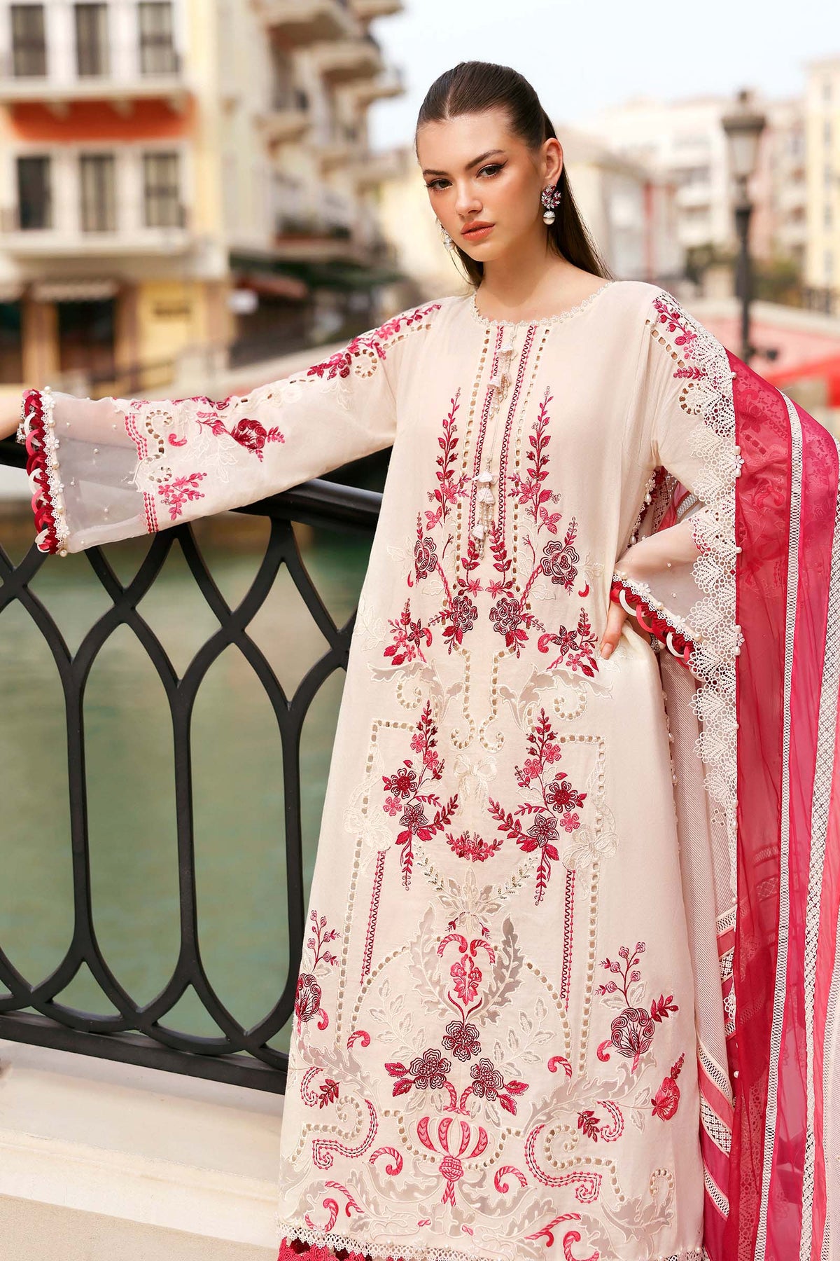 Maria B | Lawn 26 | D-2609-A, image 5