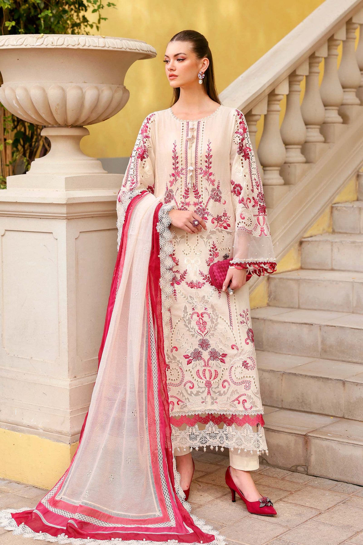 Maria B | Lawn 26 | D-2609-A, image 2