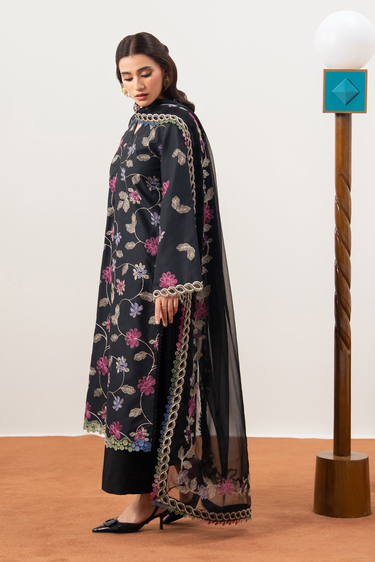 Xenia Formals | Namah Lawn 26 | REVER BLOOM, image 5