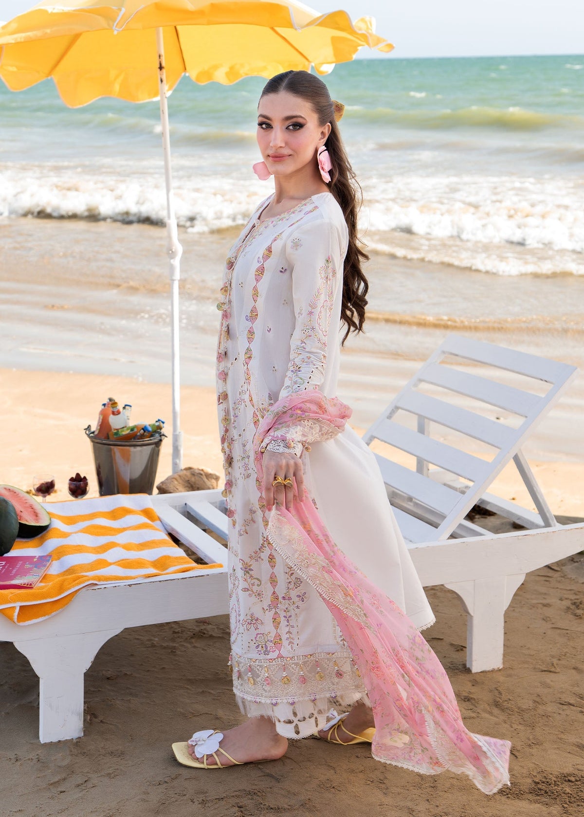 Kanwal Malik | Mira Summer Lawn 26 | Luna-2