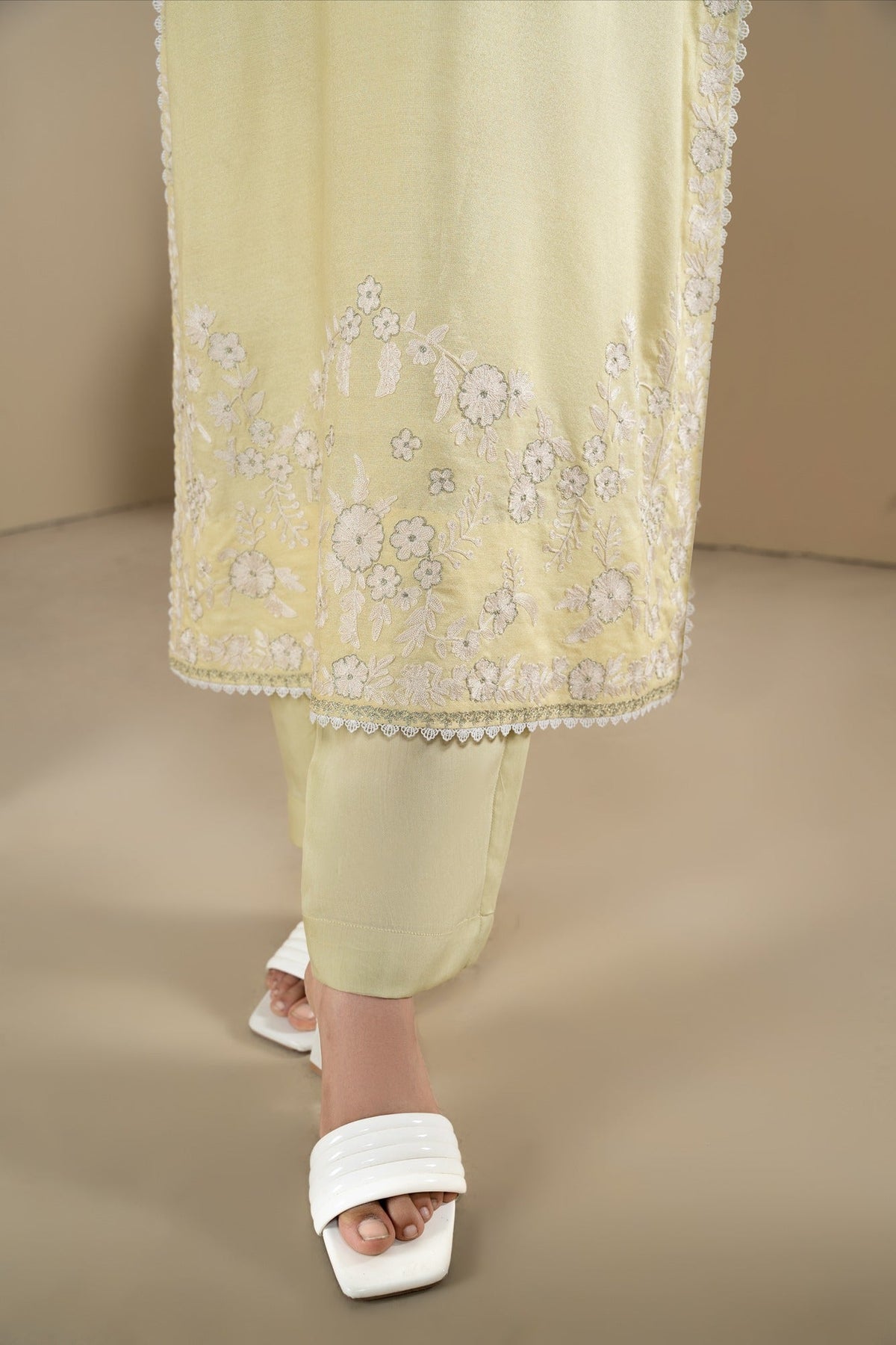 Muntaha | Rumaisa Luxury Pret | Zureen - SFLP01 by Muntaha by Shanzay Fahad, image 4