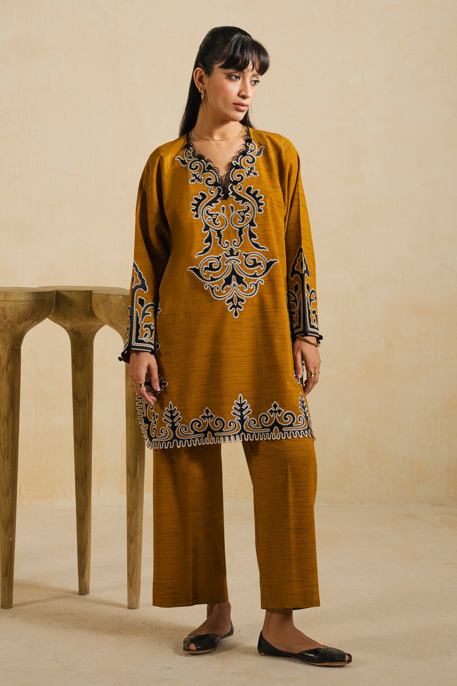 Elan | Indigene Pret |AARIZ (ERW-21580)