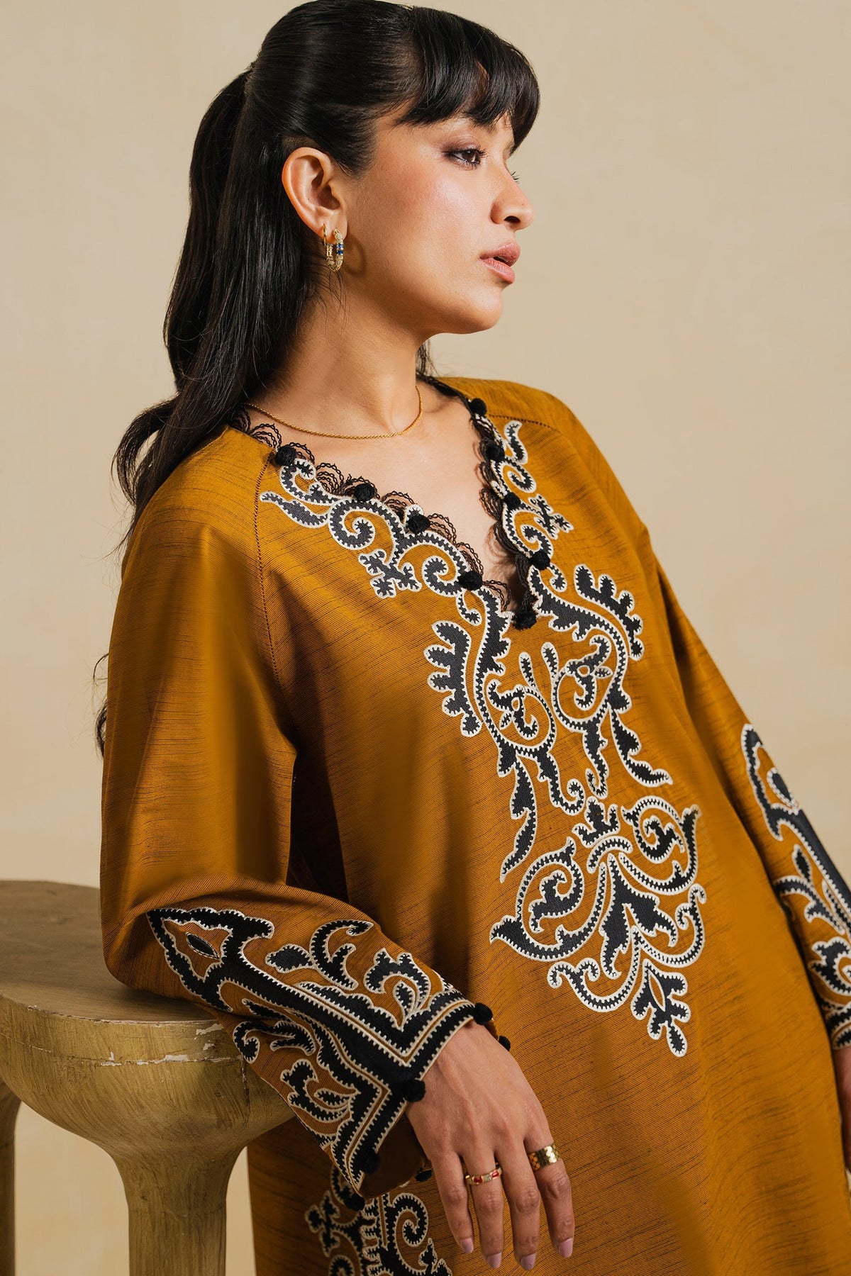 Elan | Indigene Pret |AARIZ (ERW-21580)-3