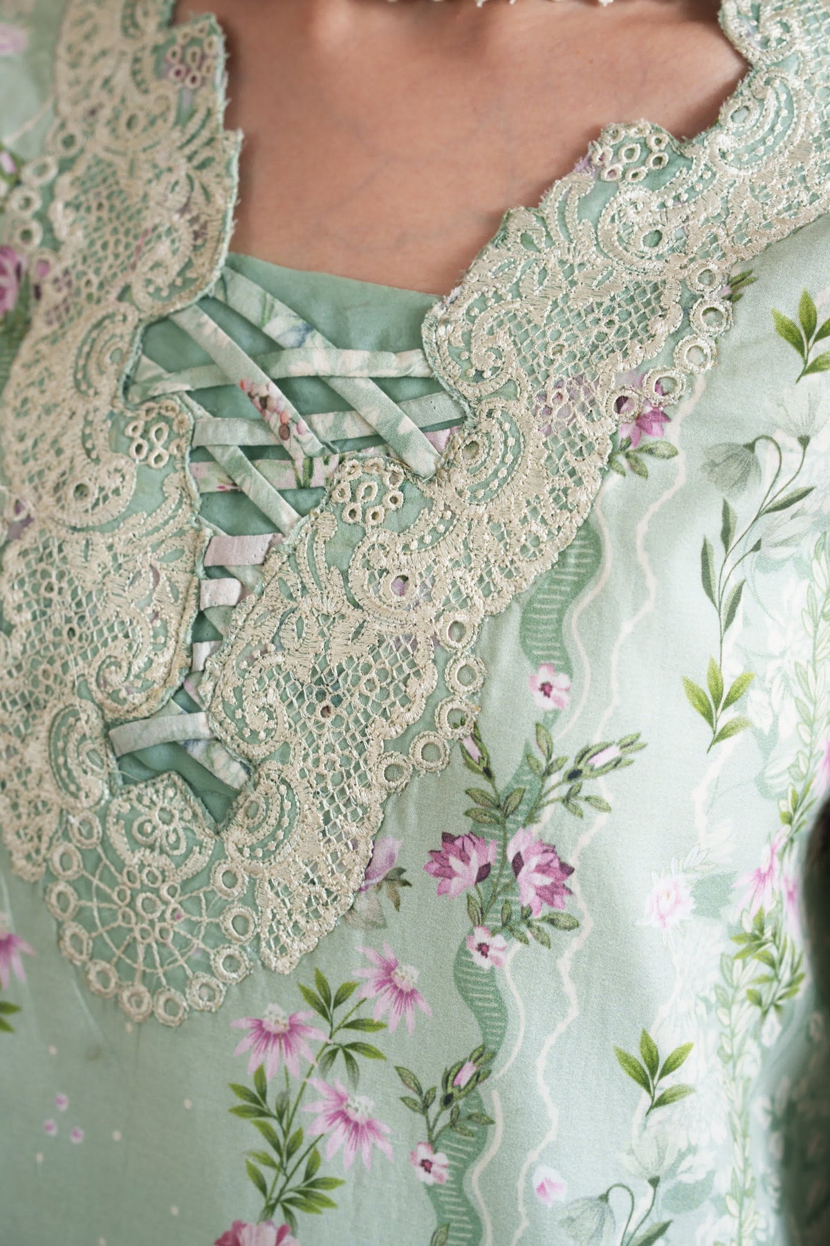 Neeshay | Summer Lines | AVELINE, image 3