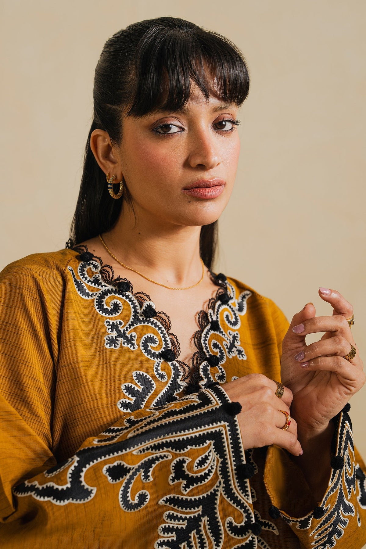 Elan | Indigene Pret |AARIZ (ERW-21580)-4